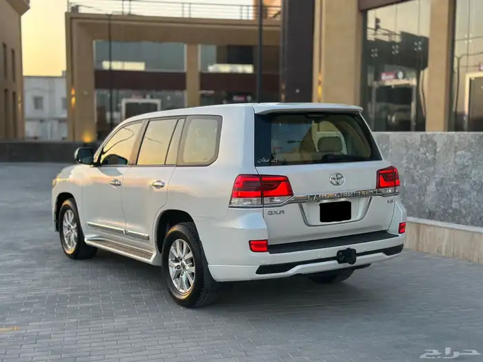 لا ندكروزر 2016 فل كامل GX.R بريمي V6 ( تم البيع ) 9