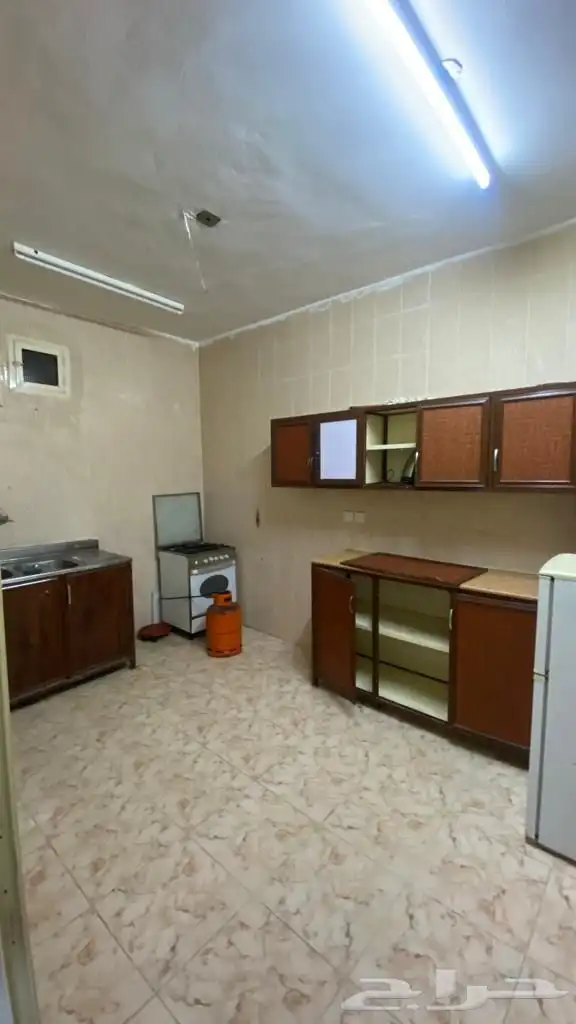 شقه عوايل دور ثالث مفروشة الذيبية حي ب 4