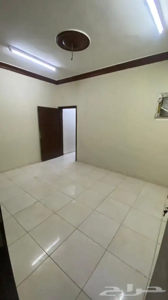 شقه عوايل دور ثالث مفروشة الذيبية حي ب 6