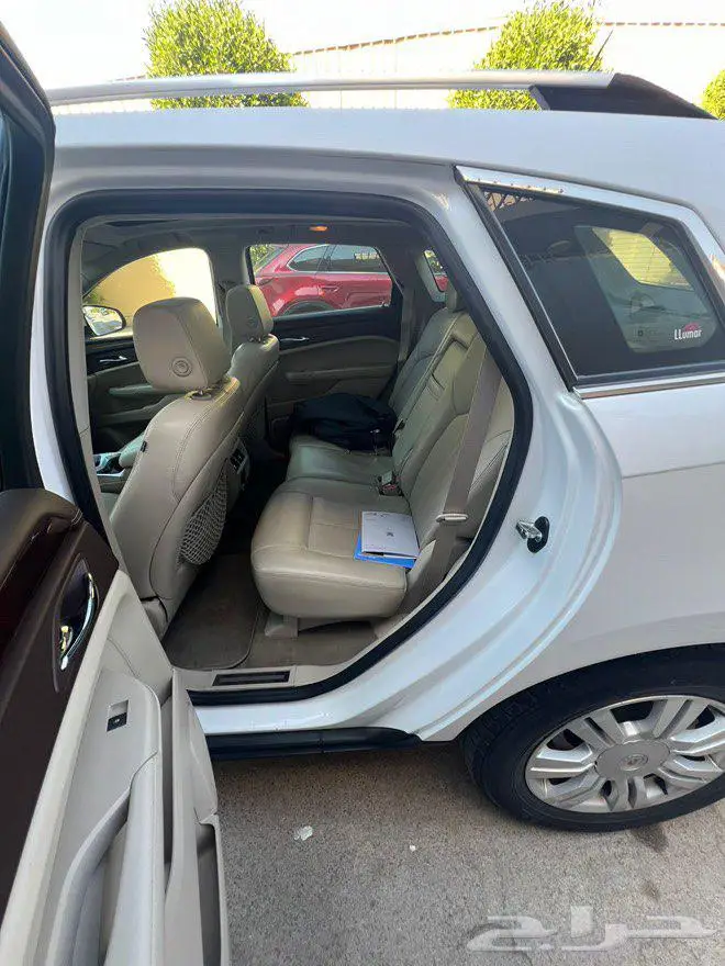 كاديلاك SRX 4 بحالة الوكالة 9