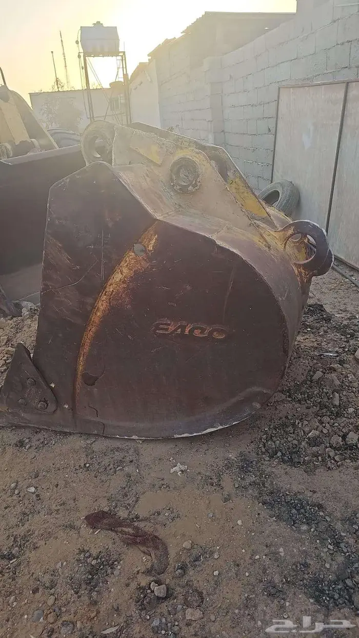 بكيت كوماتسو متر و25 سانتي 1