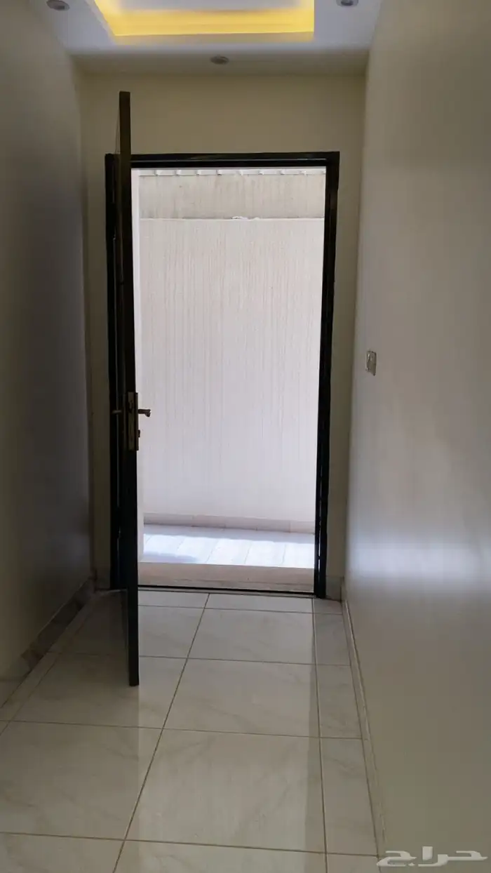 للبيع فله روف فاخره على مساحة 300م2 خميس مشيط حي الجامعيين 9