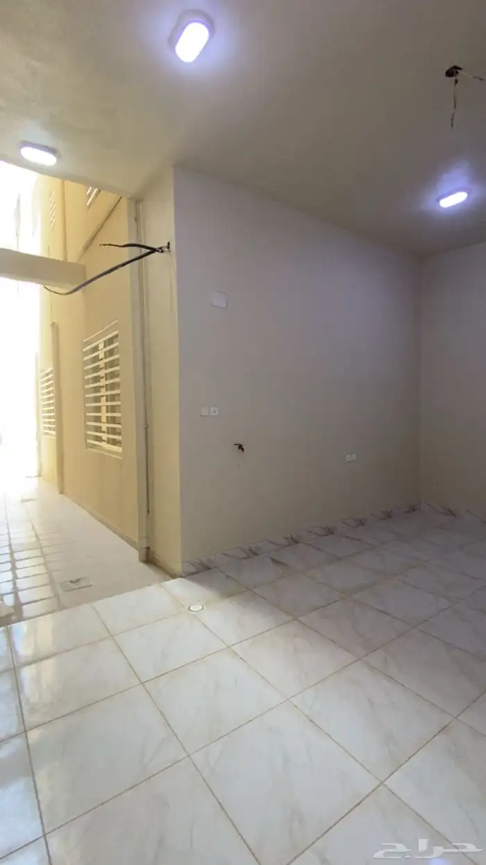 للبيع فله روف فاخره على مساحة 300م2 خميس مشيط حي الجامعيين 35