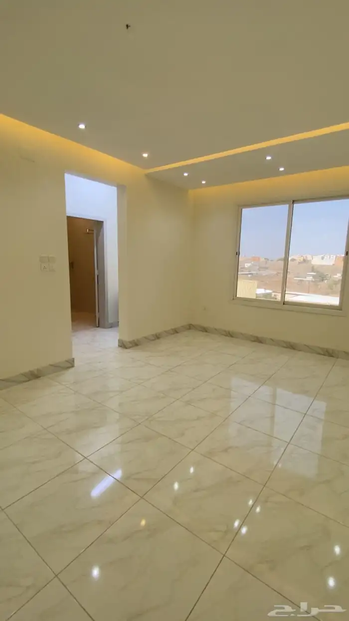 للبيع فله روف فاخره على مساحة 300م2 خميس مشيط حي الجامعيين 19