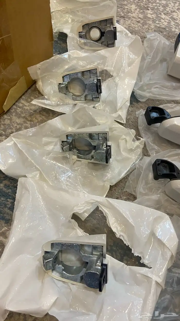 شبك وبعض القطع تاهو 2109 7