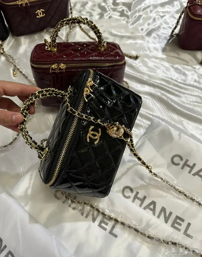 شنط مكياج ماركة شانيل وايضا شنط كوتش عدة اشكال 8