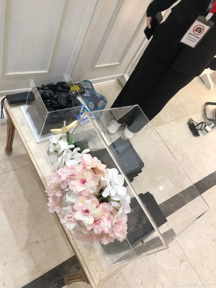 مفتشة جوالات بجرابات او سحب 3