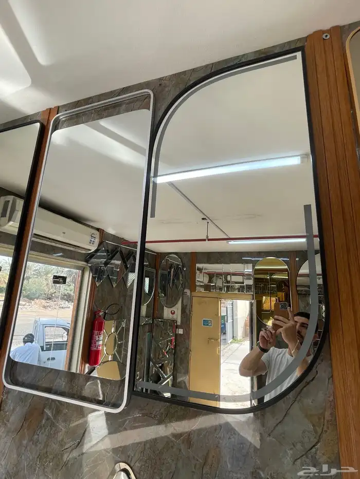 تفصيل غرف نوم وتركيب ديكورات خشبية والتنجيد ودهان الأبواب 6