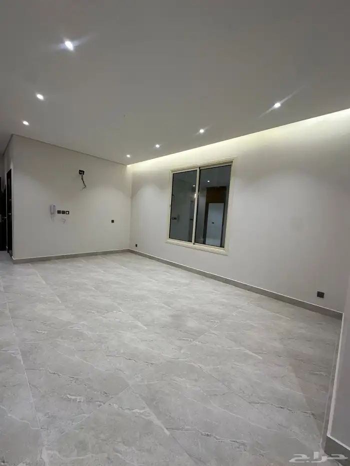 دور للبيع في حي العوينة بموقع مميز تصميم فاخر . 3