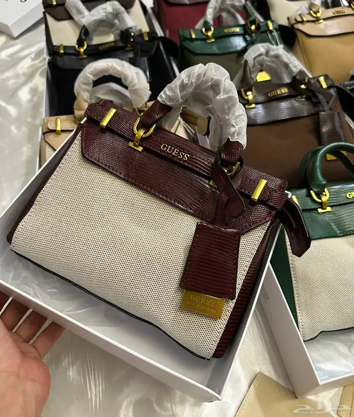 شنط مكياج ماركة شانيل وايضا شنط كوتش عدة اشكال 34