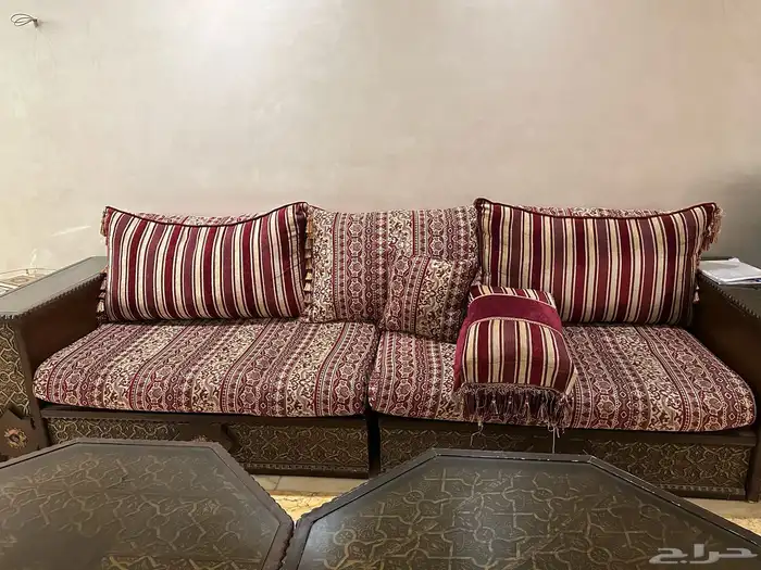 طقم كنب مع ستاير وشيفون والطاولات طول الكنب 10 أمتار 0