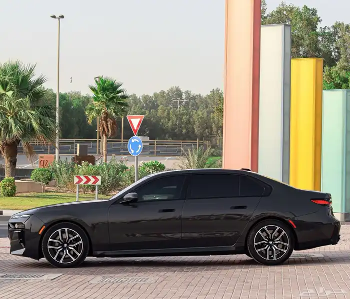 بي ام دبليو الفئة السابعة 760iموديل 2024 في الامارات 3