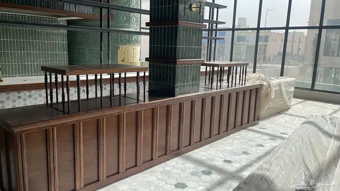 كوفي كورنر وطاولات وكراسي خشبيه حسب الطلب 5