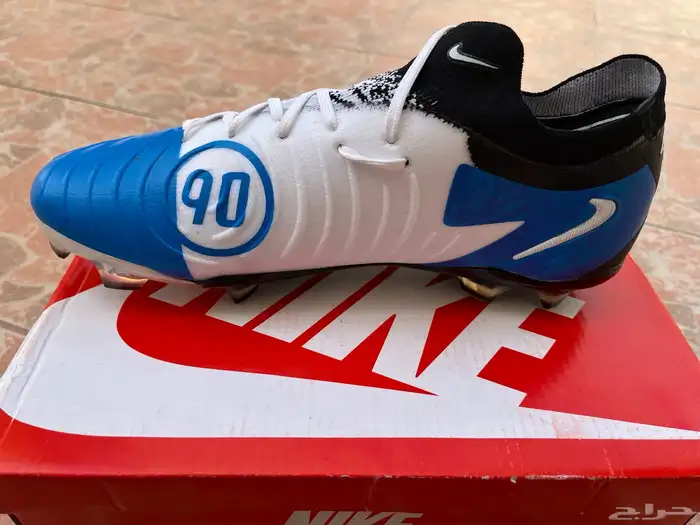 جزمة كورة قدم Nike 4