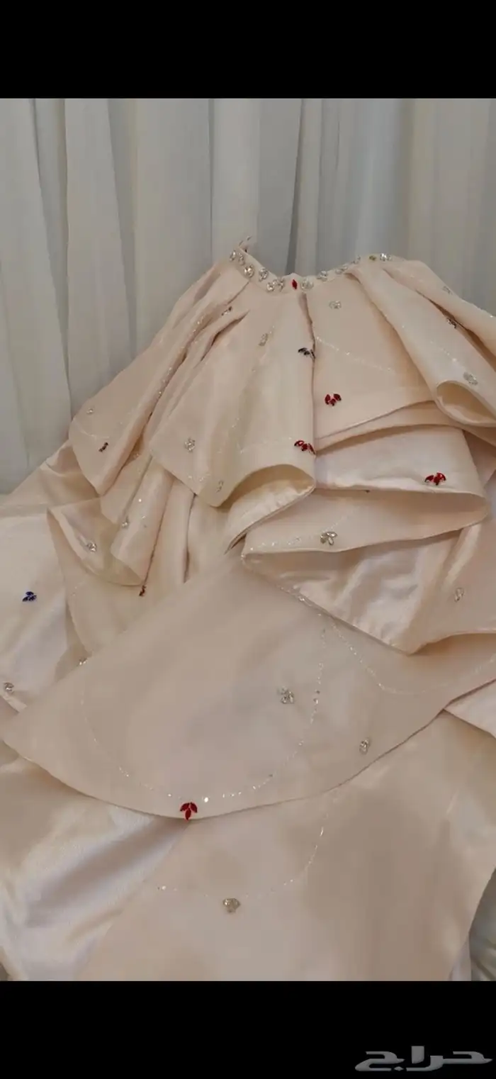 فستان سهرة فخمة بذيل امواج ينفصل تفصيل خاص مصمم ازياء نسائية 3