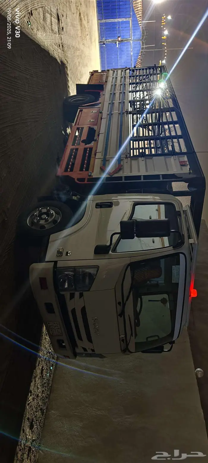 Isuzu 6 meter 1