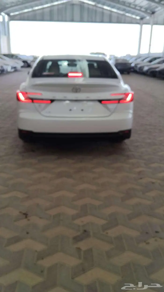 كامري نص فل LE بنزين 2025 10
