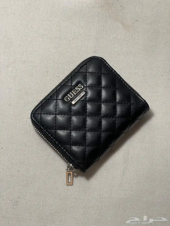 محفظة من ماركة guess أصلية 4