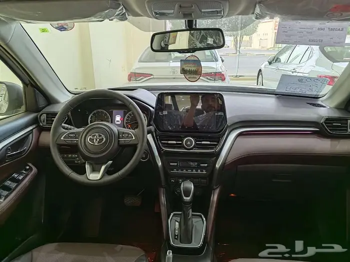 تويوتا اوربان كروزر GLX فل كامل 2025 9