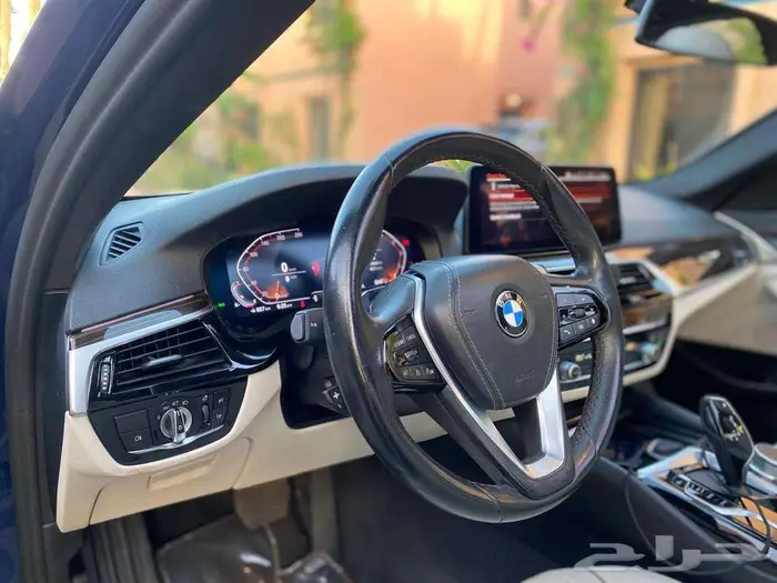 للبيع BMW 520i موديل 2021 18