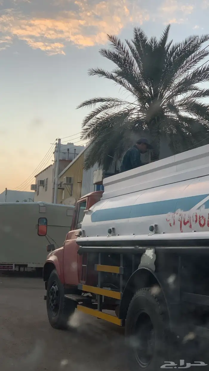 مطلوب وايت تايوتا للبيع من موديل 80 وطالع 0