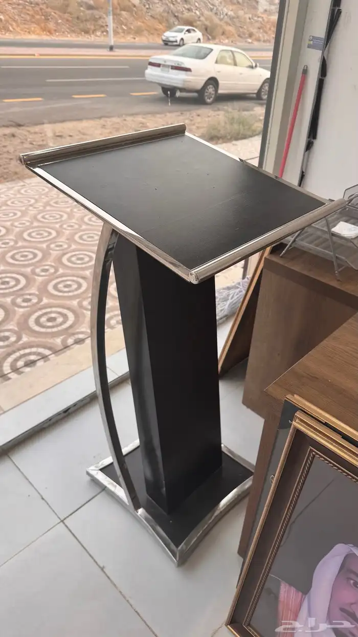 بوديوم خشبي مع ستيل 1