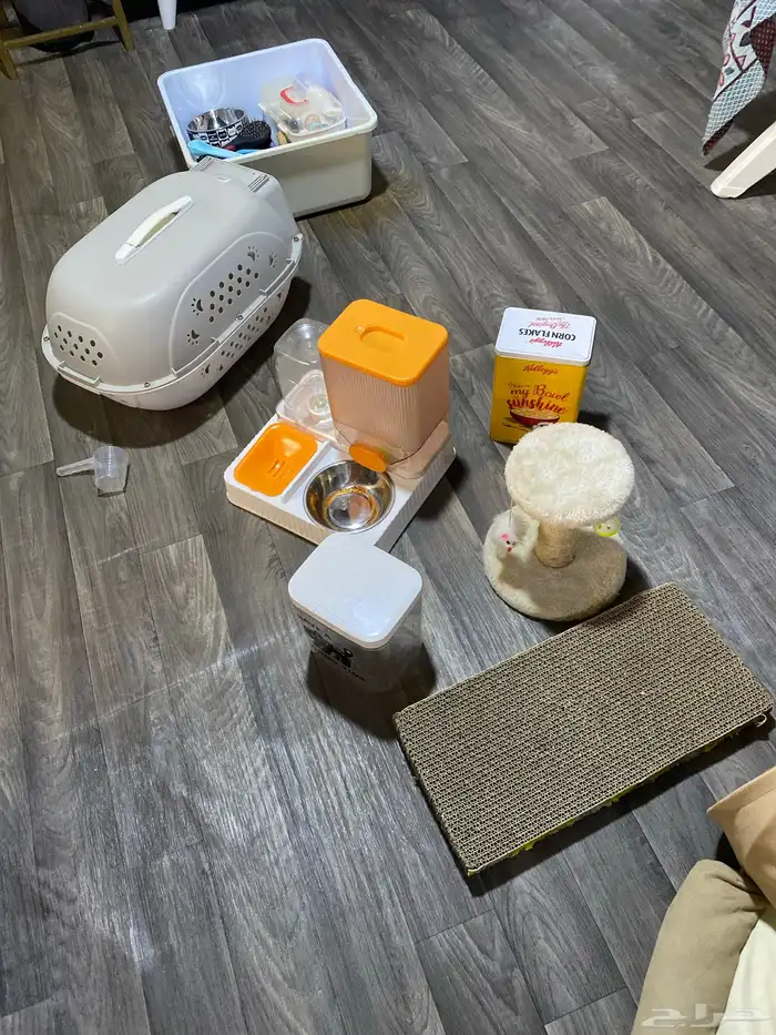 مستلزمات قطط كاملة شبة جديدة مع 2 لتر بكس 3