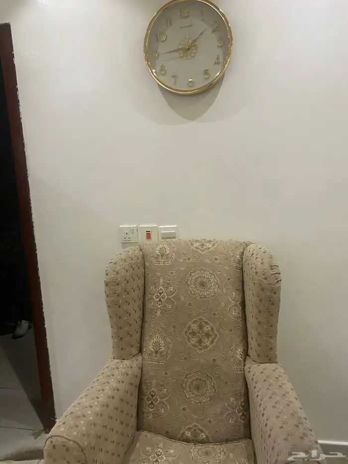 كنب مجلس سعره 650 وقابل للتفاوض 0
