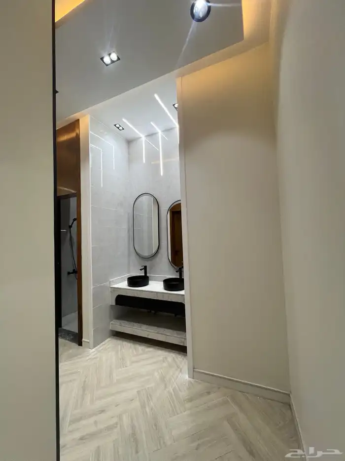 شقه للبيع دور ارضي بمدخل سياره 2