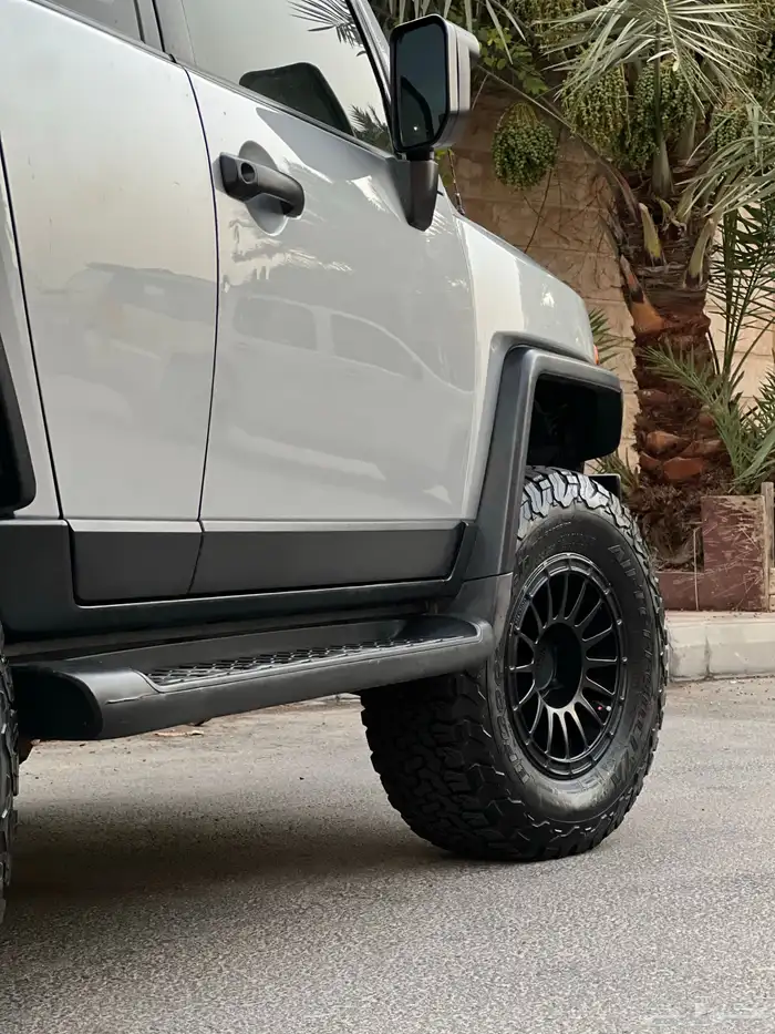 (مباع) اف جي وكالة ممشى قليل 2008 FJ 13