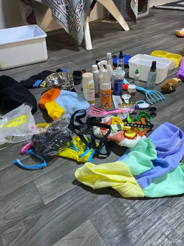 مستلزمات قطط كاملة شبة جديدة مع 2 لتر بكس 6