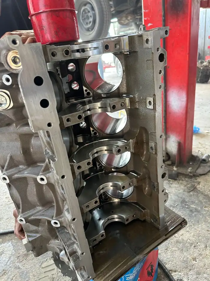 ميكانيكا ورشة صيانة سيارات باحترافية يوجد تابي و تمارا 10