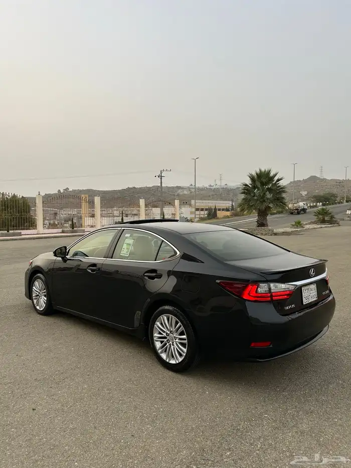 لكزس ES350 أسود 3