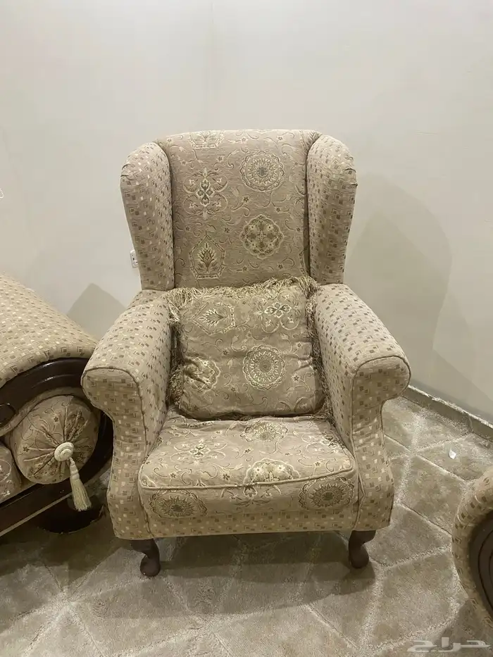 كنب مجلس سعره 650 وقابل للتفاوض 4