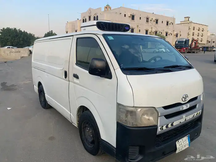 باص ثلاجة تويوتا نظيف 2015 3