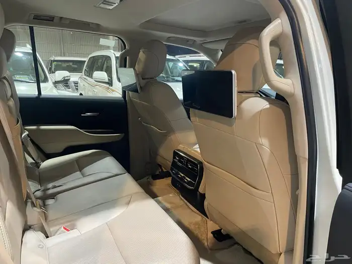 لاندكروزر VXR سعودي رقم 1 2022 9