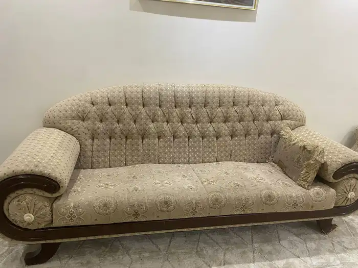كنب مجلس سعره 650 وقابل للتفاوض 2