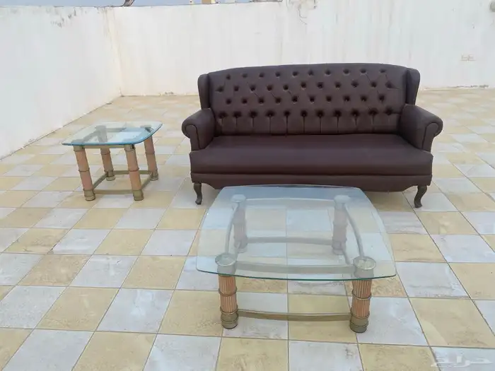 كنبة جلد 3 مقاعد   طاولتين قزاز 0