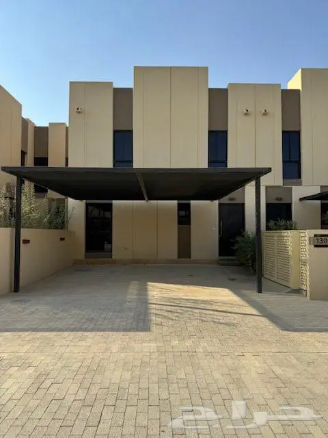 فلة للإيجار بحي روشن 0