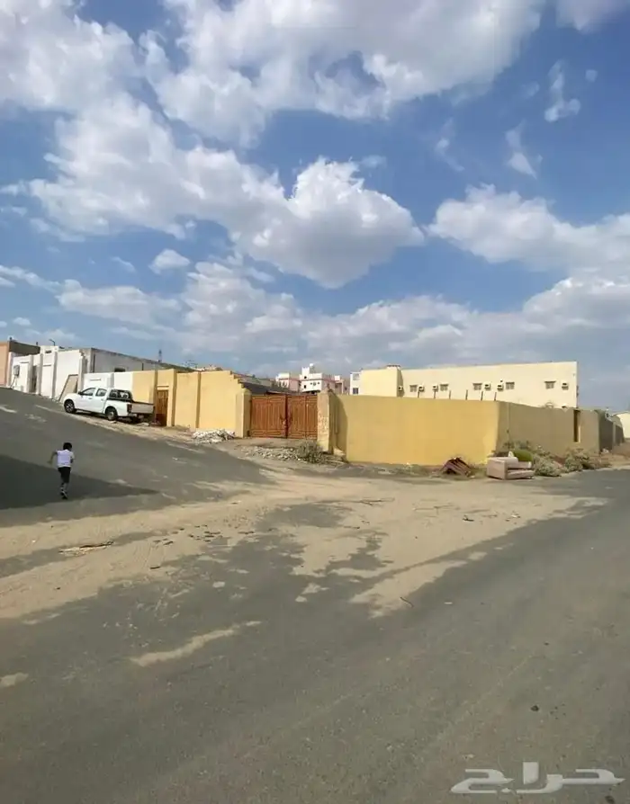 أرض على شارعين 0