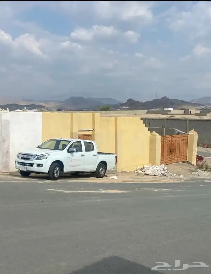 أرض على شارعين 1