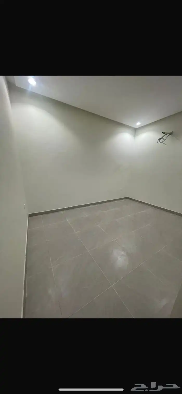 فرصه للاستثمار و للايجار على شارع الفروسيه التجاري 0