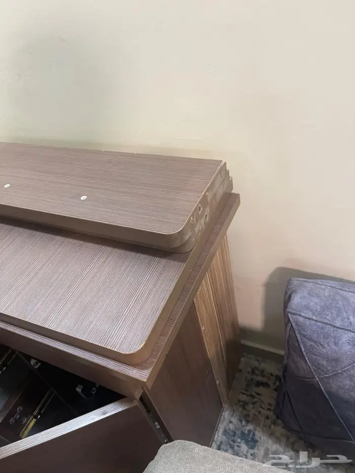 طاولة جانبية 0