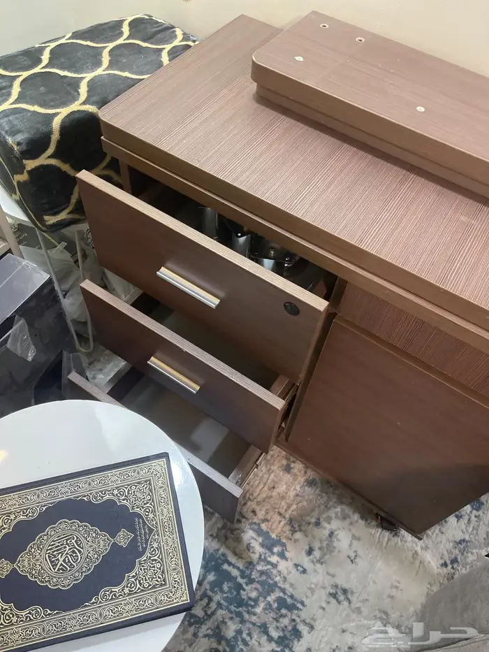 طاولة جانبية 2