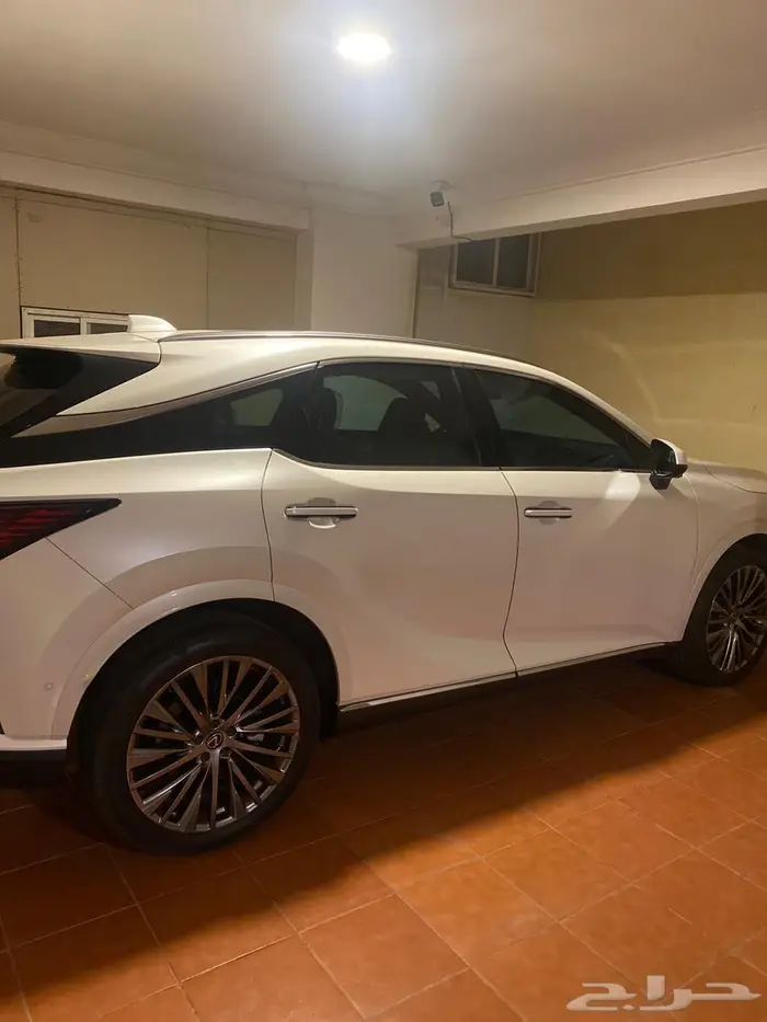 لكزس ار اكس 2024 4