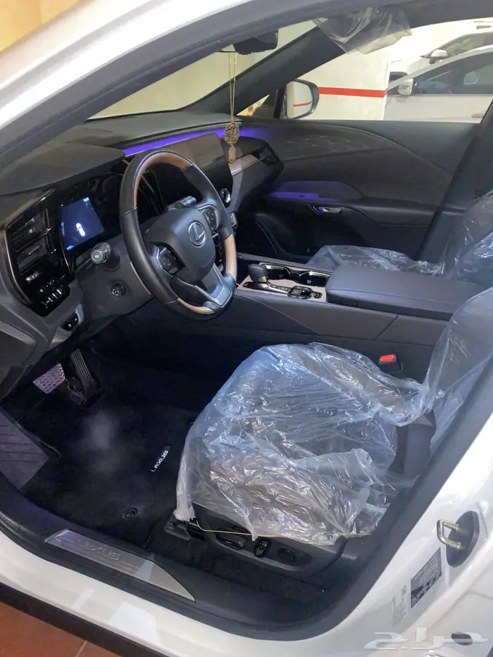 لكزس ار اكس 2024 1