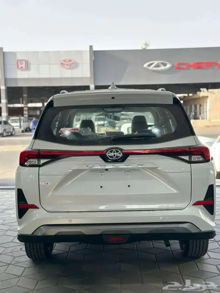 تويوتا فيلوز GLX بنزين موديل 2025 اللوان ابيض 2