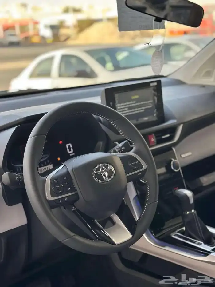 تويوتا فيلوز GLX بنزين موديل 2025 اللوان ابيض 6