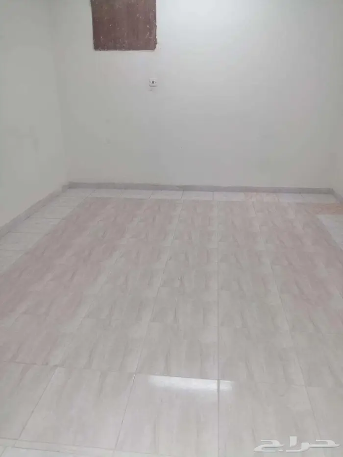 شقة واسعة ومجددة 4 غرف وصالة خلف حمراء مول عمارة تجارية 3