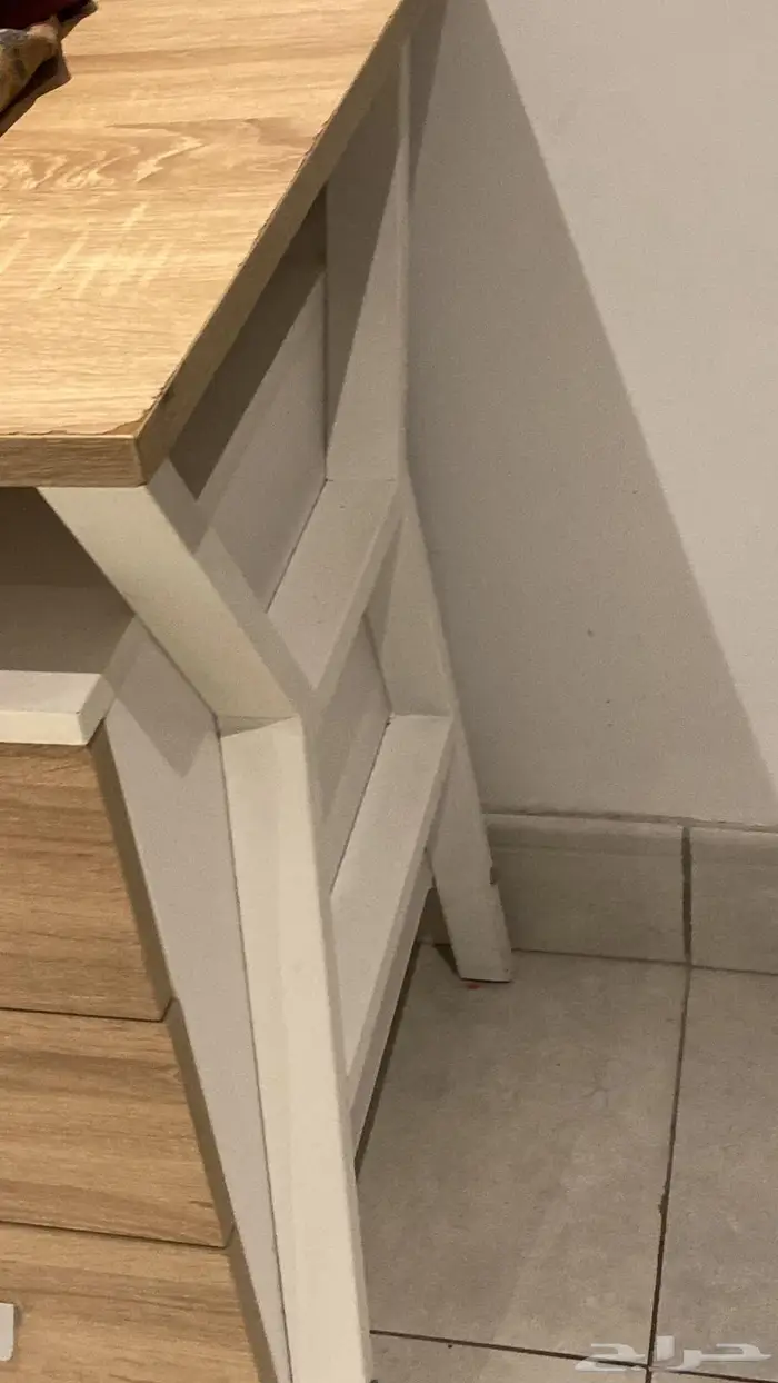 مكتب خشبي وطاولة كمبيوتر 1
